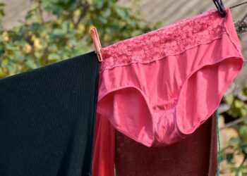 Для чего на внутренней стороне трусов пришивают «кармашек»