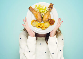 Есть или не есть: как быть, если вы обнаружили в пище чужой волос