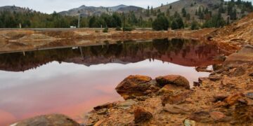 Опасное озеро Карачай: почему этот водоем сейчас можно увидеть только на фото