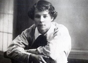 Фото знаменитых писателей и поэтов прошлого века, сделанные после их смерти