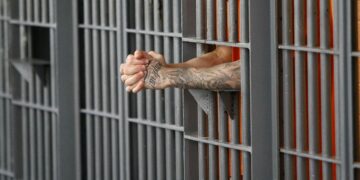 Почему в тюремной бане никто не просит потереть спину
