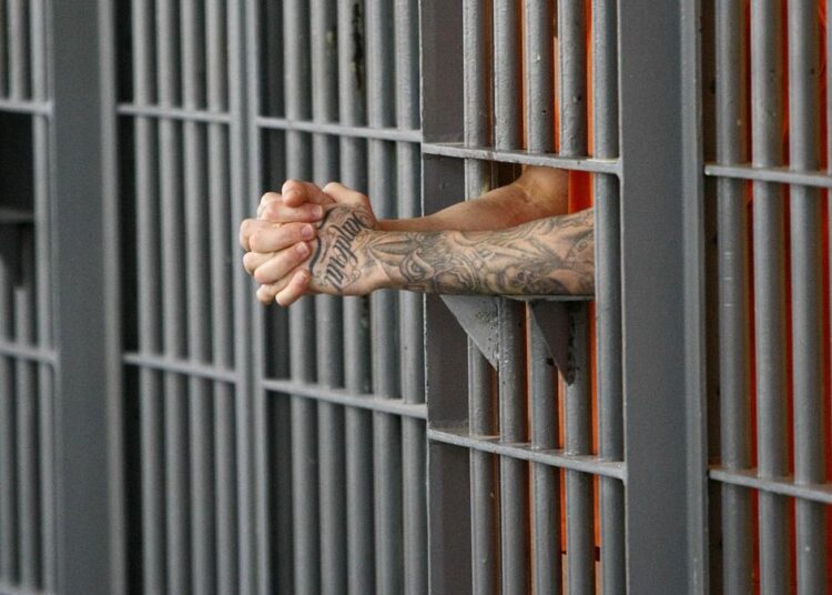 Почему в тюремной бане никто не просит потереть спину