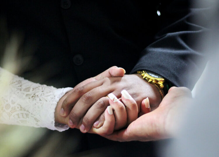 Муж-мусульманин увидел под платком такое, что потребовал развода прямо на свадьбе