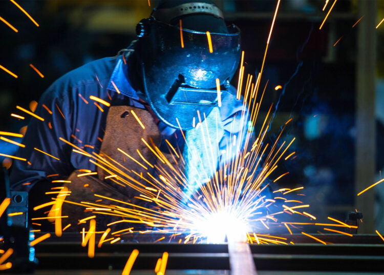 Офтальмолог объяснила, можно ли ослепнуть, глядя на сварку