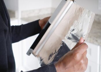 Зачем зимой класть фольгу в ботинки: не знаю, как жил без этого лайфхака