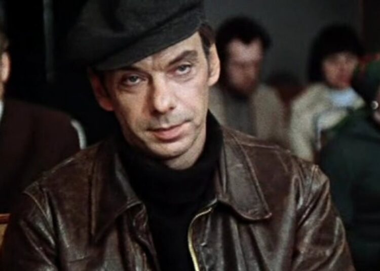 Мало кто замечает эту деталь в комнате Гоши в фильме «Москва слезам не верит»