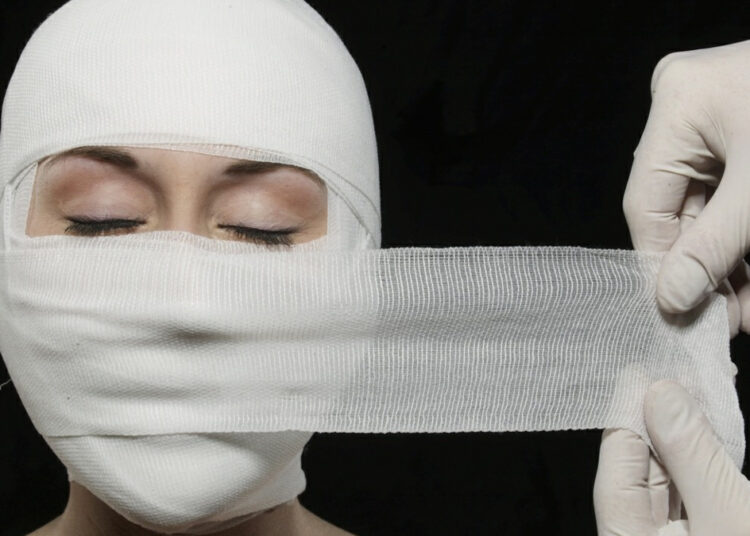 Первые пластические операции: шок, боль и смерть