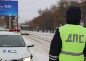 Зачем сотрудники ДПС прокалывают права иголкой