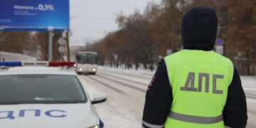 Зачем сотрудники ДПС прокалывают права иголкой