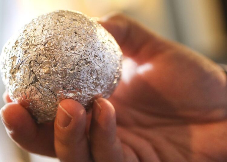 Всегда носите с собой шарик из фольги, и вот зачем