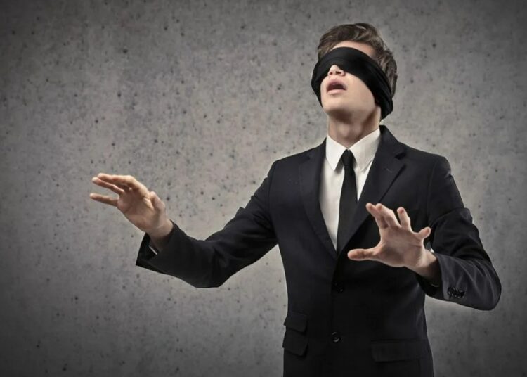 Как слепой отец впервые увидел своих жену и ребенка. Фото