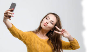 Женщина фотографировала «пятую точку» для любовника, но стала всеобщим посмешищем