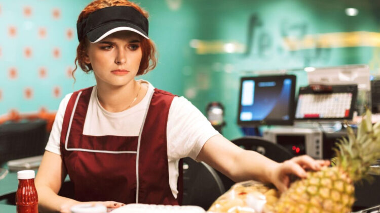 Как поставить на место кассиршу в супермаркете: одна фраза