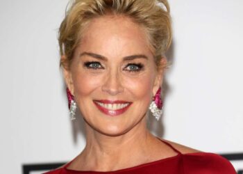 10 звезд, которые остаются привлекательными и после 60. Фото