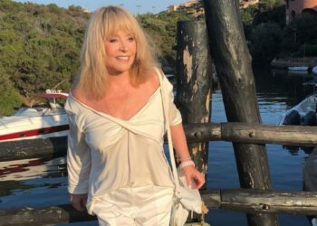 Престарелая Пугачева в купальнике: фотограф слил снимки в Сеть