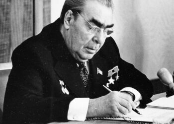 Почему Брежнев частенько подворовывал в магазинах, даже находясь у власти