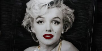 9 звезд, у которых поклонники подозревают косоглазие. Фото