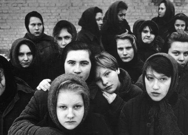 Как в СССР наказывали женщин за связи с иностранцами