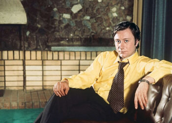 Не смирилась и не простила: дочь Миронова считает цирком его похороны