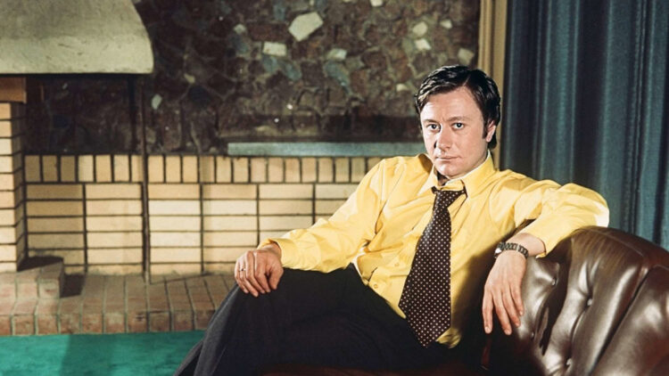 Не смирилась и не простила: дочь Миронова считает цирком его похороны