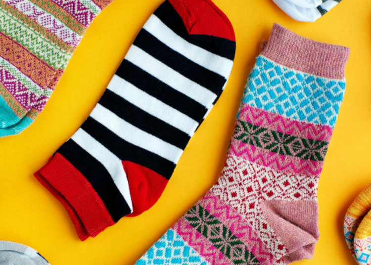 Скрепку от носков сохраняю, полезная вещь: вот для чего нужна