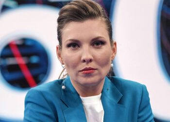 В жизни – совсем другая: Попов показал, как выглядит Скабеева без макияжа