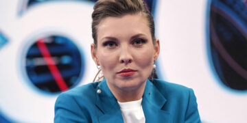 В жизни – совсем другая: Попов показал, как выглядит Скабеева без макияжа