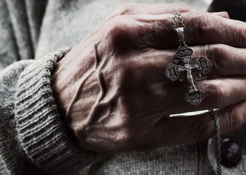 Отчего может потемнеть нательный крестик