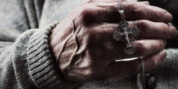 Отчего может потемнеть нательный крестик