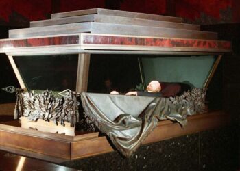 Что будет с телом Владимира Ленина, если его похоронить обычным способом