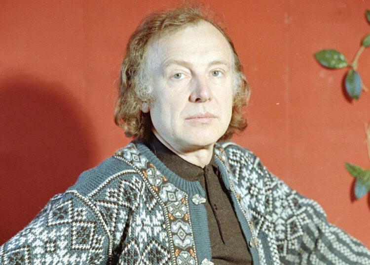 Не Смоктуновский: почему великий советский актер поменял фамилию