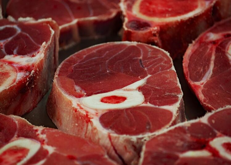 Для чего хозяйки поливают мясо чайной заваркой: будете делать так же