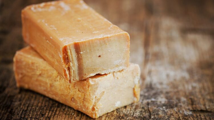 Старый советский ГОСТ: вспомним о полезных свойствах хозяйственного мыла