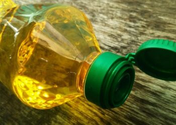 Для чего делают эти странные прорези на горлышках бутылок с маслом