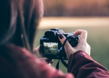 Женщина сфотографировала дочь и спасла ее от смертельной опасности