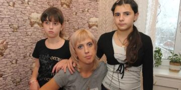 Что стало с девочками, которых перепутали в копейском роддоме 25 лет назад