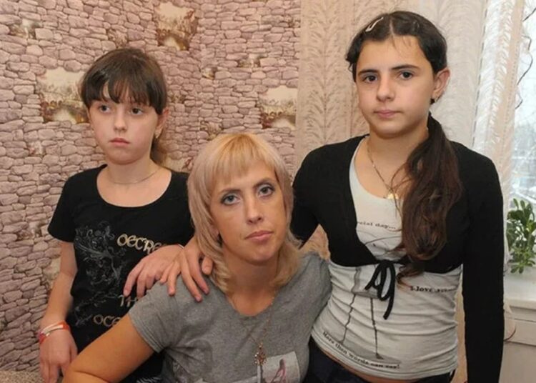 Что стало с девочками, которых перепутали в копейском роддоме 25 лет назад