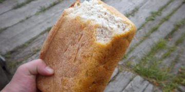 Беда: что будет, если доесть за кем-то кусок хлеба