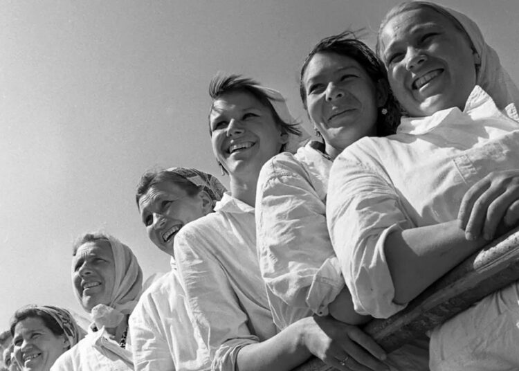 Личная гигиена в СССР: как женщины ухаживали за собой в условиях дефицита