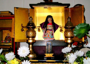 У куклы растут волосы: жуткая тайна японской Окику