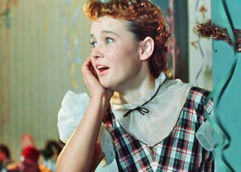 Почему у многих звезд советского кино, даже молодых, были вторые подбородки. Фото