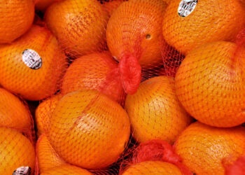 Апельсины в красной сетке: неожиданное объяснение хитрой уловки супермаркетов