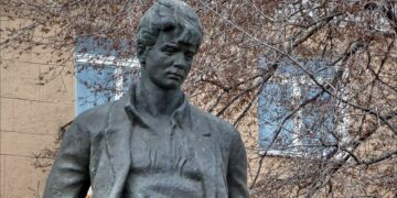 Зарезали, как животное: жуткий конец жены Сергея Есенина