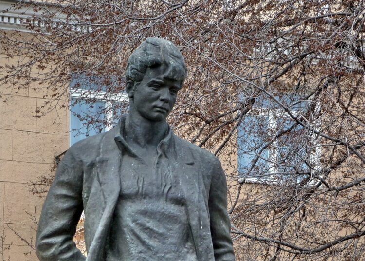 Зарезали, как животное: жуткий конец жены Сергея Есенина