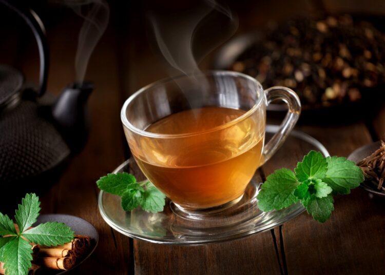 Врачи предостерегают от «простудного» напитка – чая с лимоном