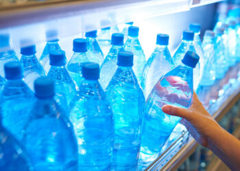 Вредный пластик: как выбирать и хранить покупную воду