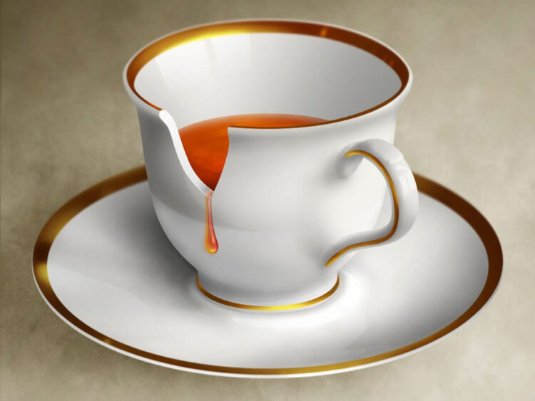 Проклятие треснувшей чашки: почему опасно оставлять ее в доме