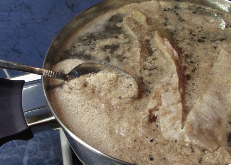 Грязь какая-то или что: зачем на самом деле с бульона снимают пену