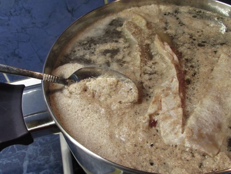 Грязь какая-то или что: зачем на самом деле с бульона снимают пену