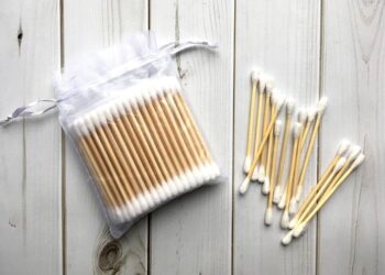 Почему врачи так ненавидят ушные палочки, которые сейчас есть практически в каждом доме